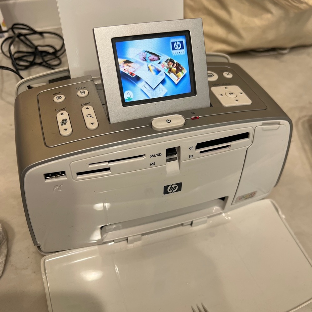 HP Photosmart Compact Photo Printer with Paper